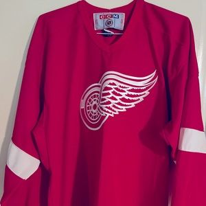 Detroit Red Wings jersey (CCM) size XL.